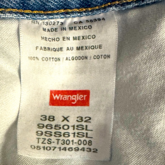 Wrangler Blue Jeans - Men - Size  38 X 32 - Picture 4 of 4